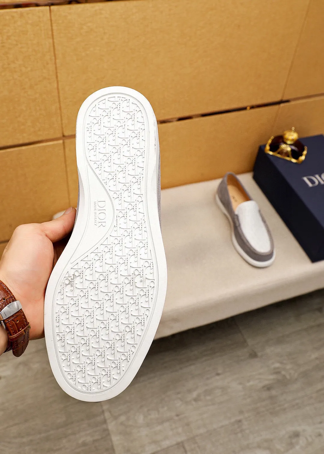 Men's shoes 💰460 💐 Product trademark: Dior "Dior" casual leather shoes Regular size: 38-44 (45.46.47🉑️Customized) Product materials: Selected Italian imported first-layer calfskin upper, imported water-dyed 🐂 cowhide lining. Strong three-dimensional visual effect, rubber outsole Color: 3⃣️colors available